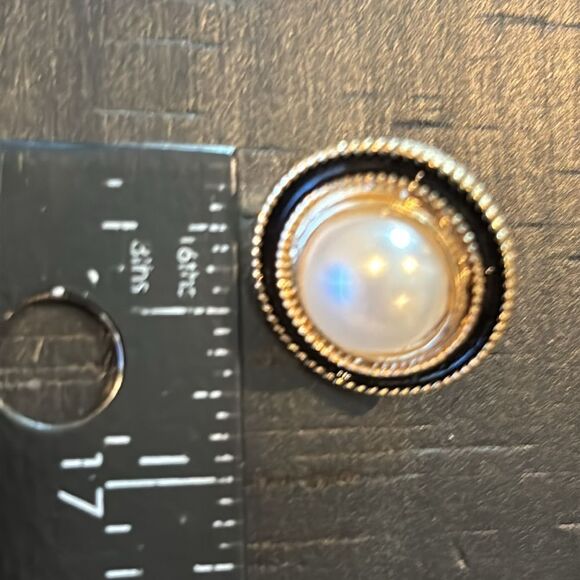Vintage Faux Pearl Elegant Gold Black Enamel Clip On Earrings - Picture 5 of 5